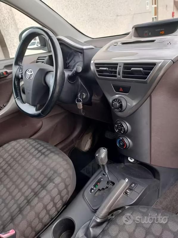 Usata Toyota iQ Sol 68 CV (50 kW) 2009 Bianco Utilitaria