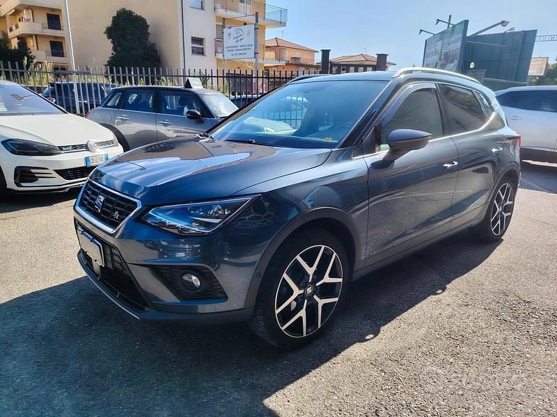 Usata Seat Arona FR 90 CV (66 kW) 2020 Grigio SUV