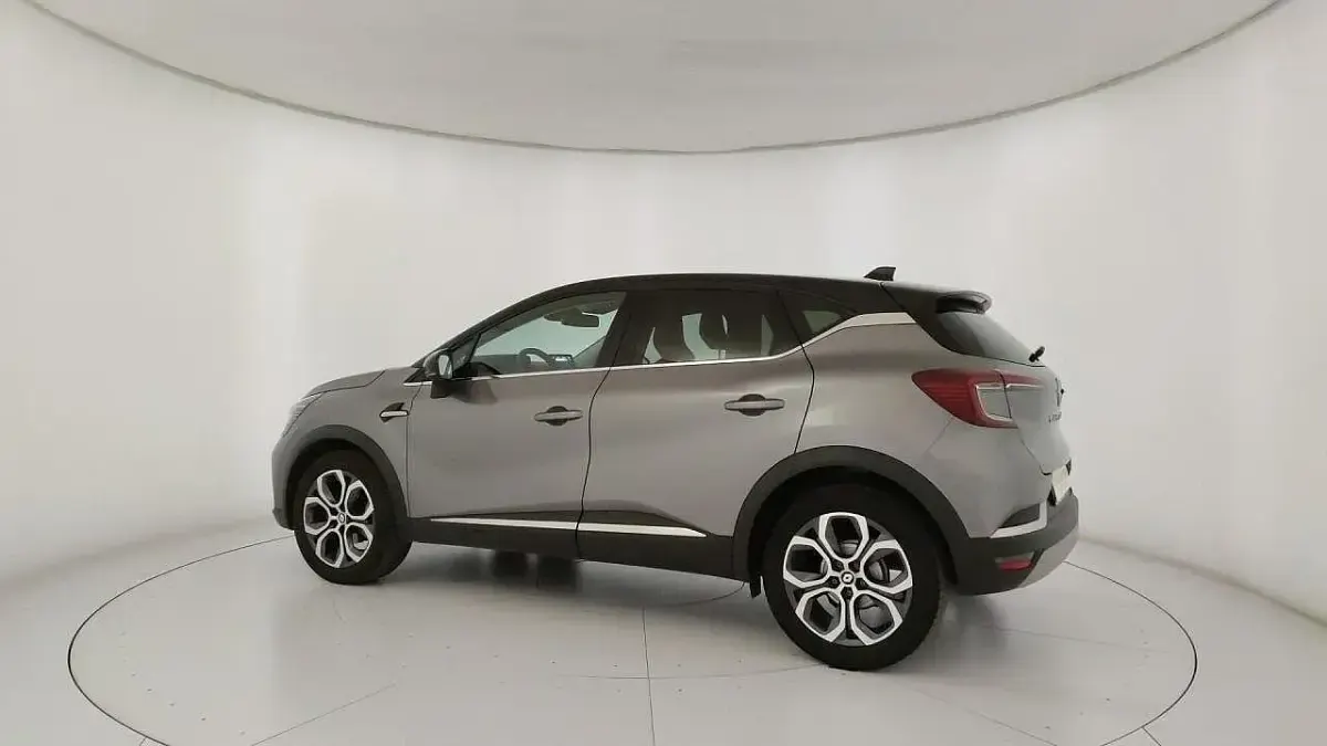 Usata Renault Captur Techno 101 CV (74 kW) 2023 Grigio SUV