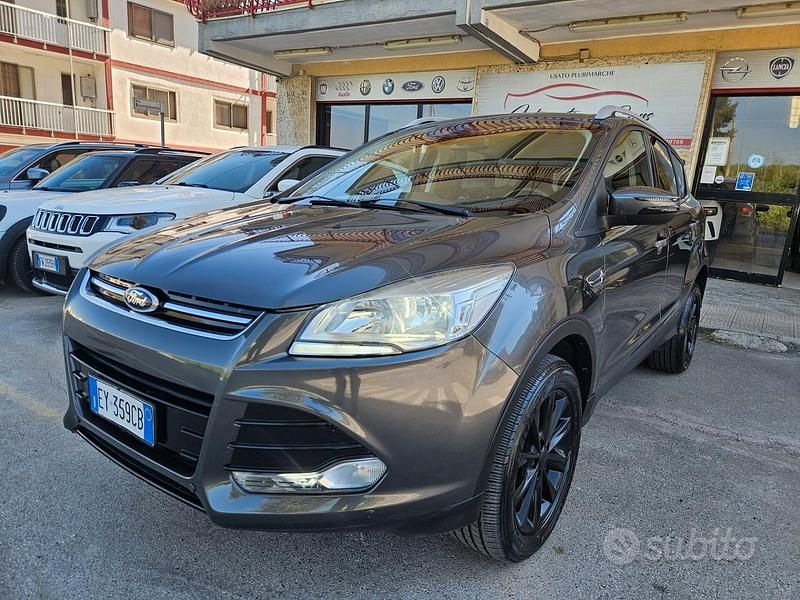 Usata Ford Kuga 150 CV (110 kW) 2015 Grigio SUV