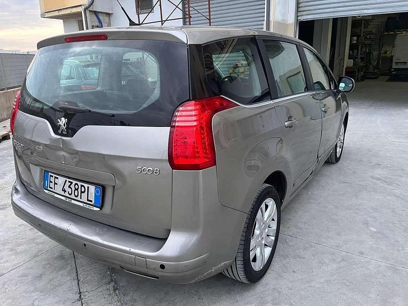 Usata Peugeot 5008 Business-Line 163 CV (119 kW) 2010 Grigio Monovolume