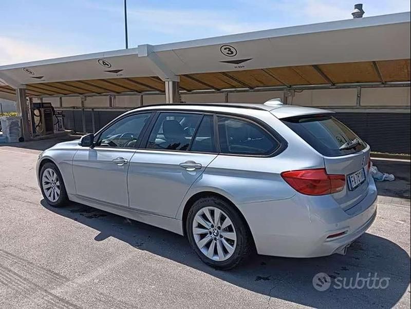 Usata BMW 318 Luxury Line 150 CV (110 kW) 2015 Grigio Station wagon