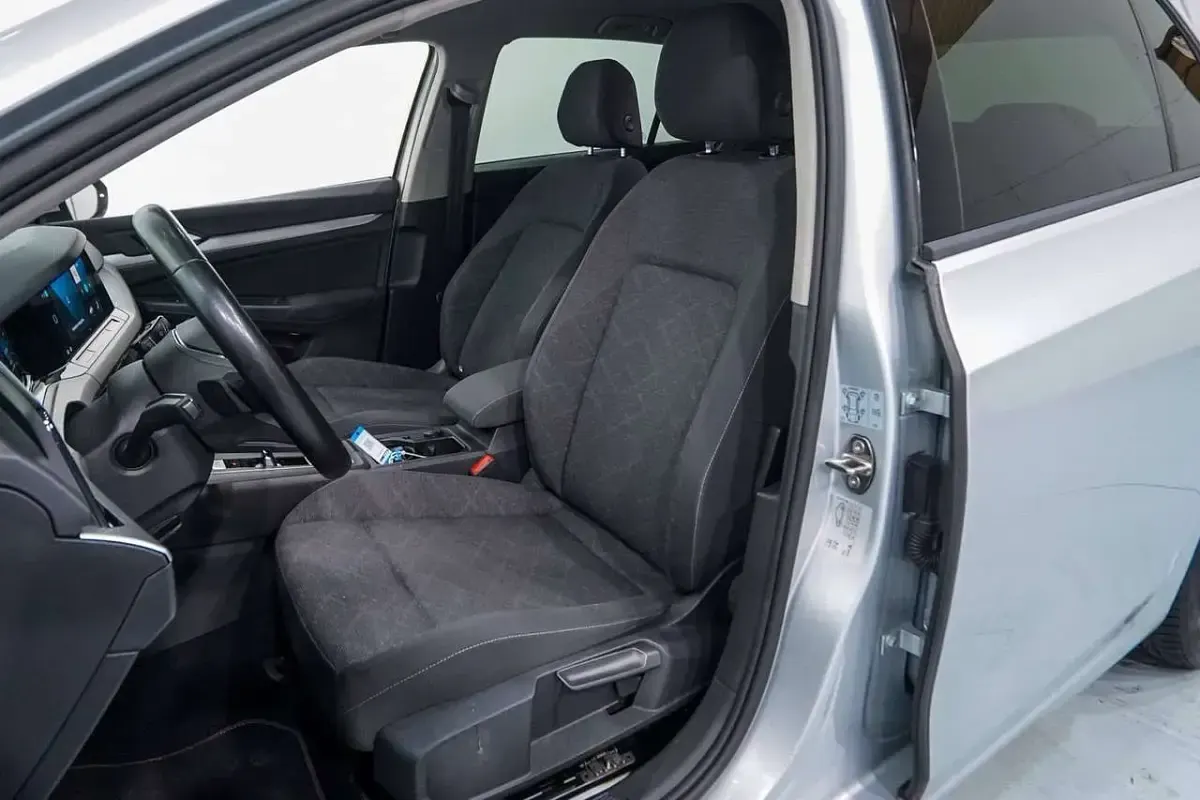 Usata VW Golf VIII 131 CV (96 kW) 2022 Vari colori Berlina