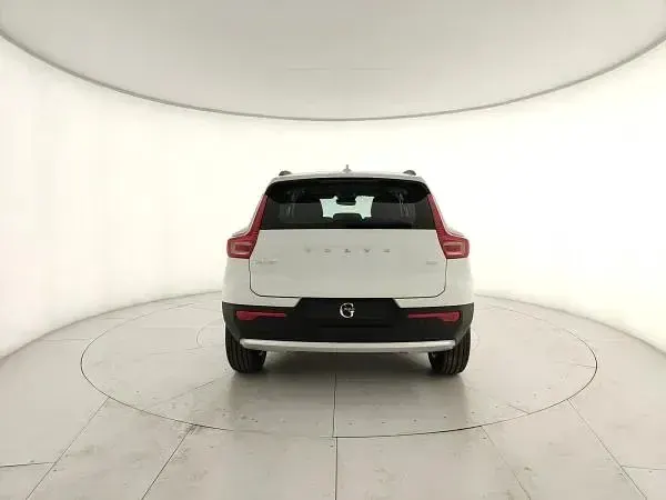 Nuova Volvo XC40 163 CV (119 kW) 2026 Bianco ghiacciaio SUV