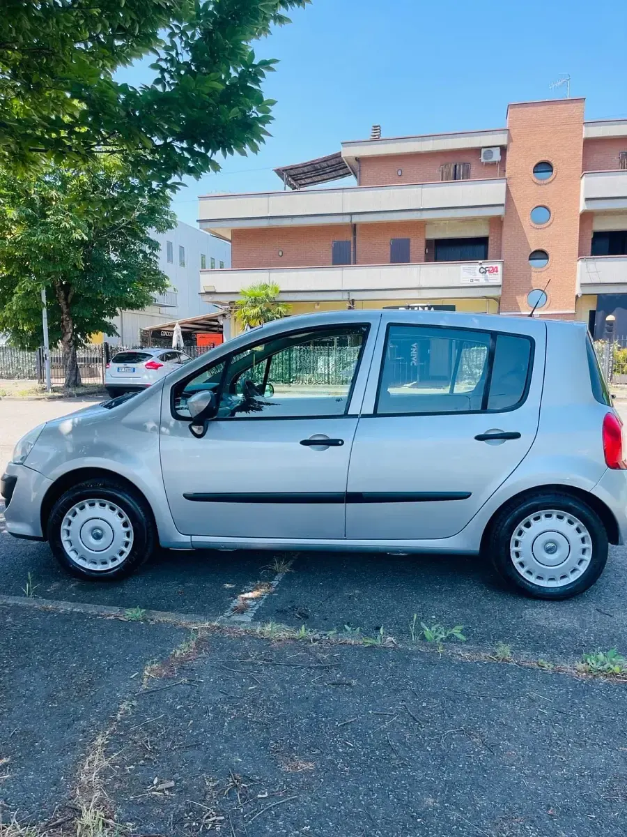Usata Renault Modus Dynamique 75 CV (55 kW) 2008 Grigio Monovolume