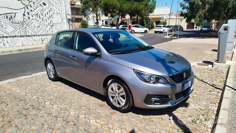 Grigio Usata 2018 Peugeot 308 Due volumi | 8250 € (Ottimo prezzo) - Immagine 1/4