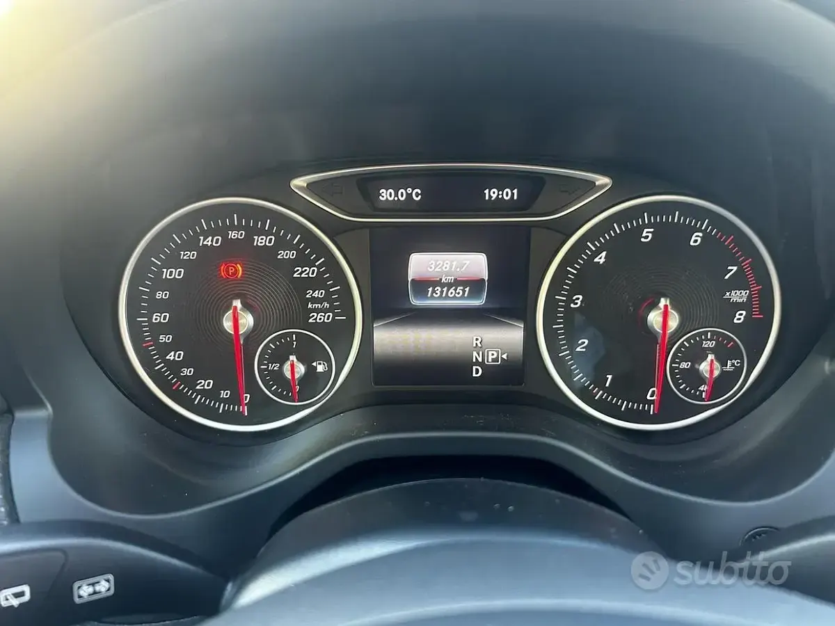 Usata Mercedes A160 102 CV (75 kW) 2016 Grigio Utilitaria