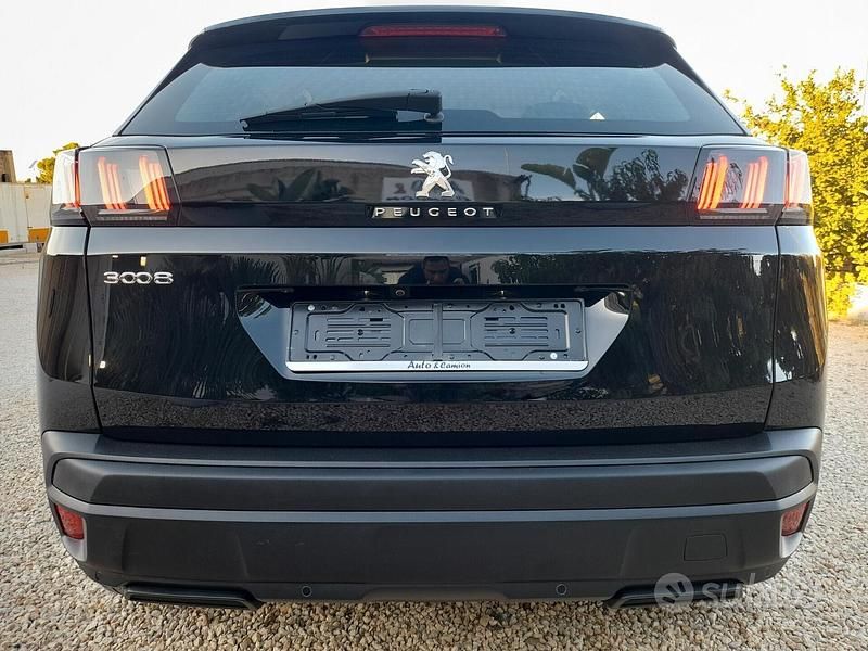 Gebraucht Peugeot 3008 131 PS (96 kW) 2022 Schwarz SUV