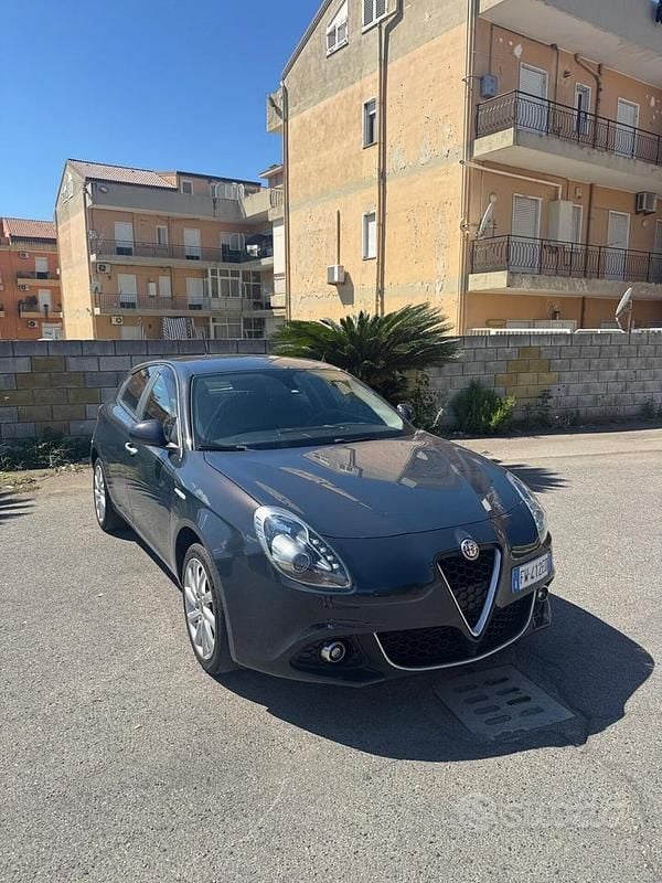 Grigio Usata 2019 Alfa Romeo Giulietta Super Due volumi | 11.000 € (Super prezzo) - Immagine 1/4