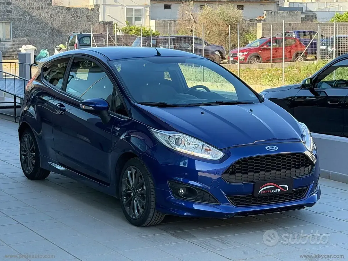 Usata Ford Fiesta ST-Line 101 CV (74 kW) 2017 Bluazzurro Utilitaria