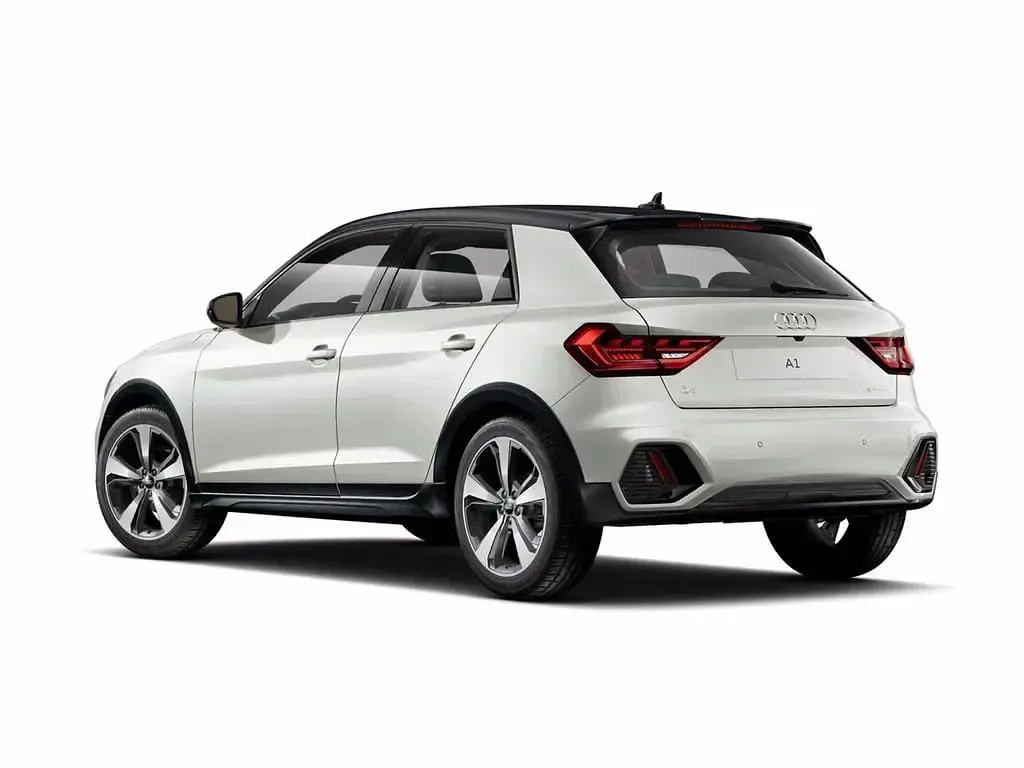 Usata Audi A1 Design 116 CV (85 kW) 2024 Argento cavo metallizzato grigio manhatt SUV