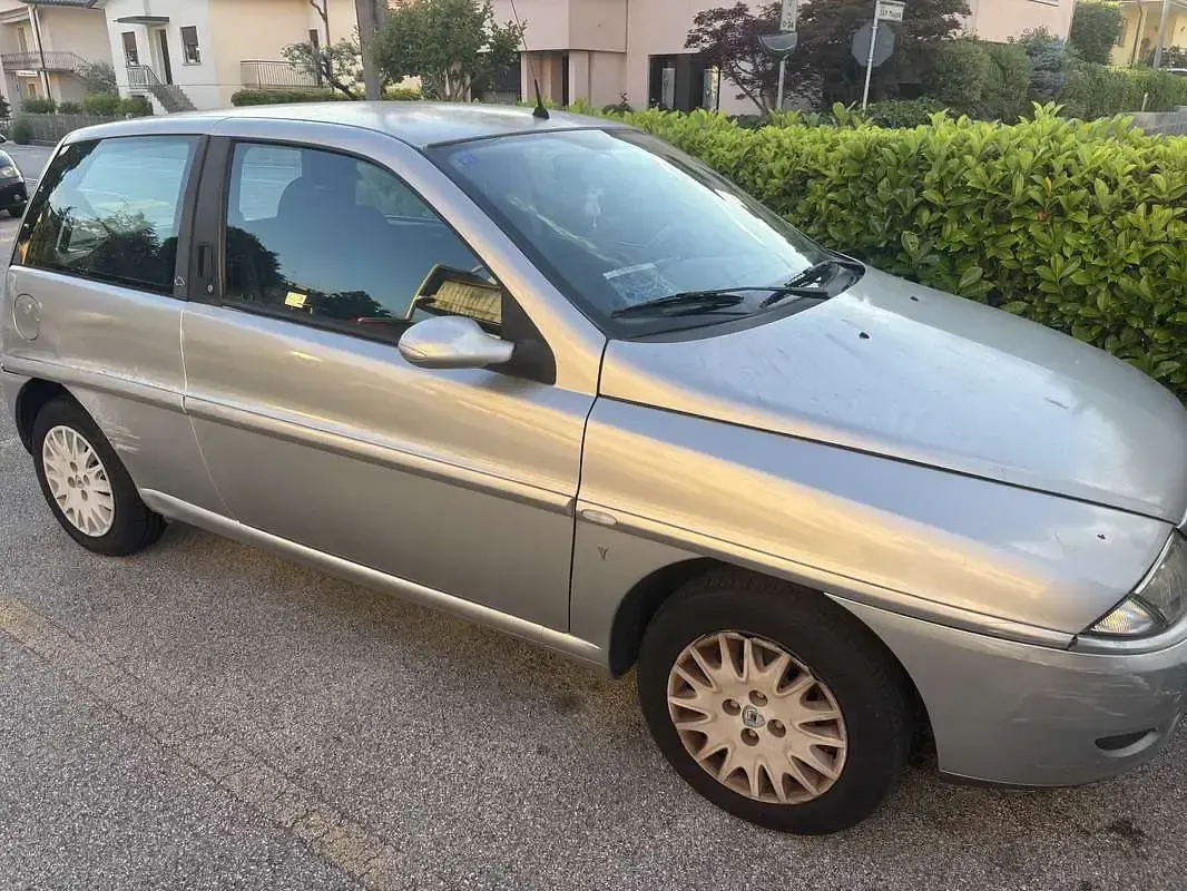 Usata Lancia Ypsilon 60 CV (44 kW) 2003 Utilitaria