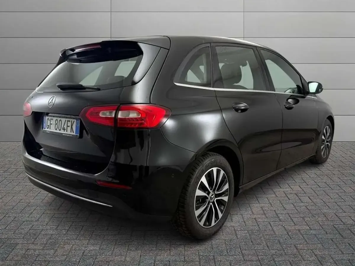 Usata Mercedes B180 116 CV (85 kW) 2021 Nero notte Utilitaria