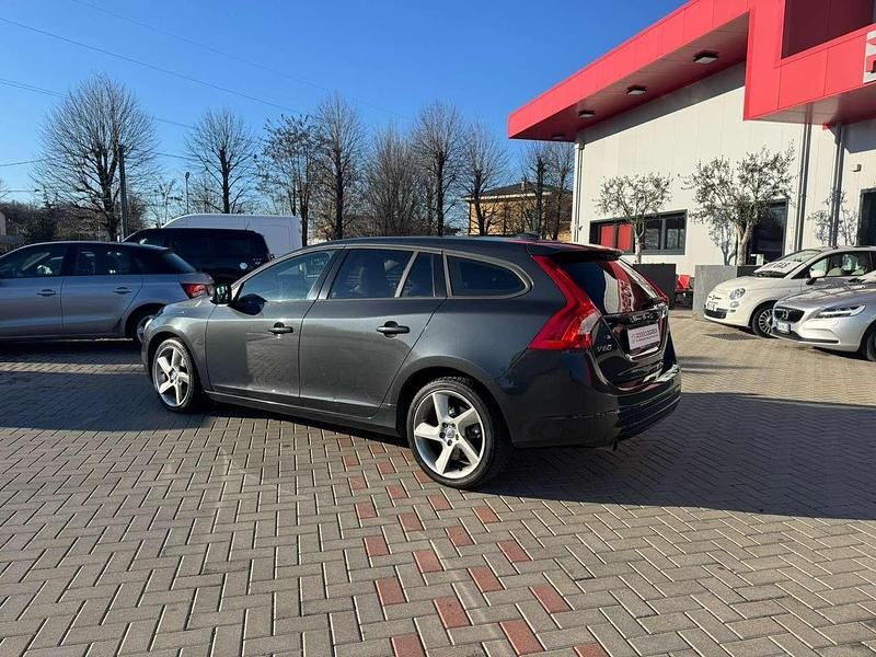 Usata Volvo V60 Summum 150 CV (110 kW) 2016 Nero Station wagon