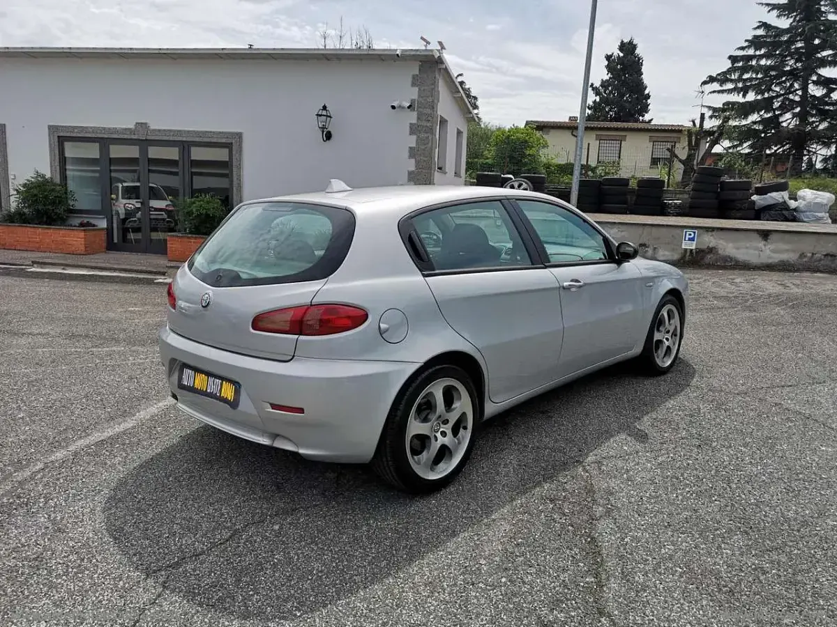 Usata Alfa Romeo 147 120 CV (88 kW) 2007 Argento Utilitaria