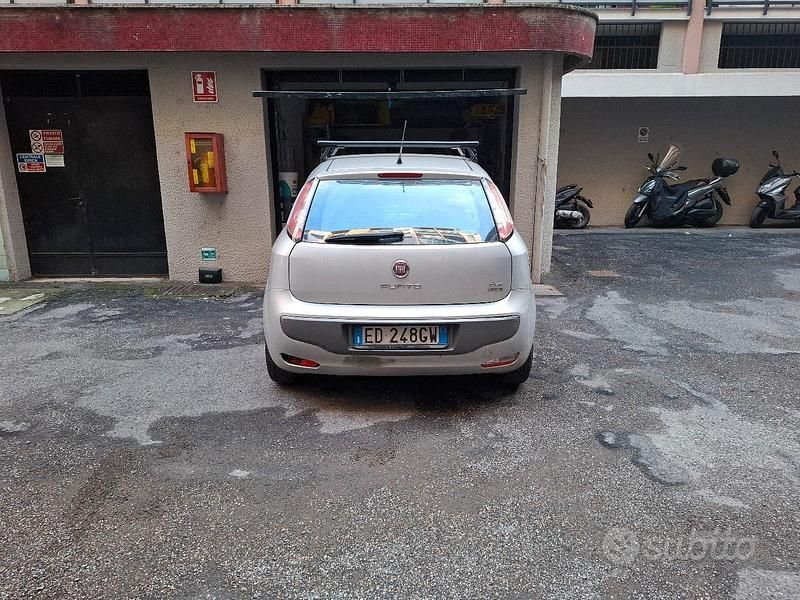 Usata Fiat Grande Punto 77 CV (56 kW) 2010 Grigio Utilitaria