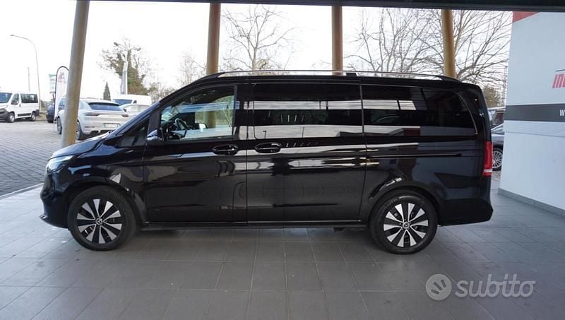 Usata Mercedes V300 Premium 237 CV (174 kW) 2024 Nero Monovolume