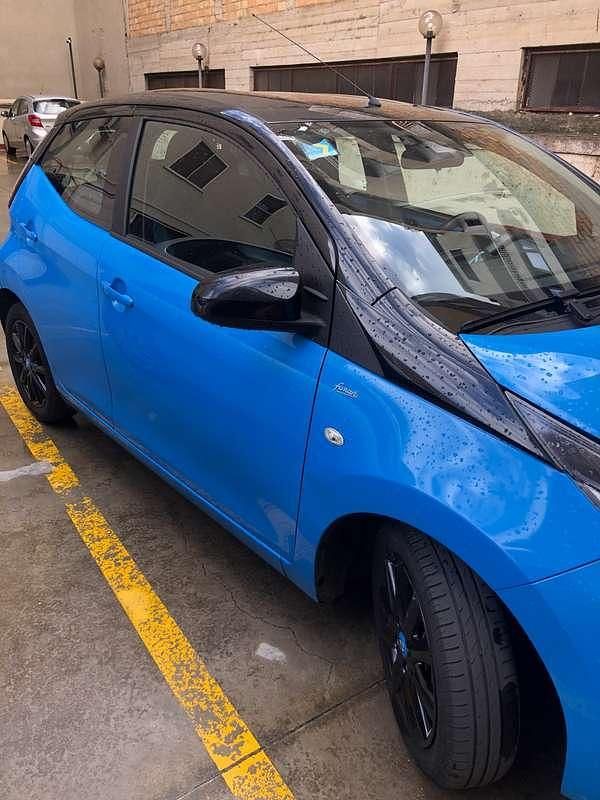Second-hand Toyota Aygo X-clusiv 69 CP (50 kW) 2015 Hatchback