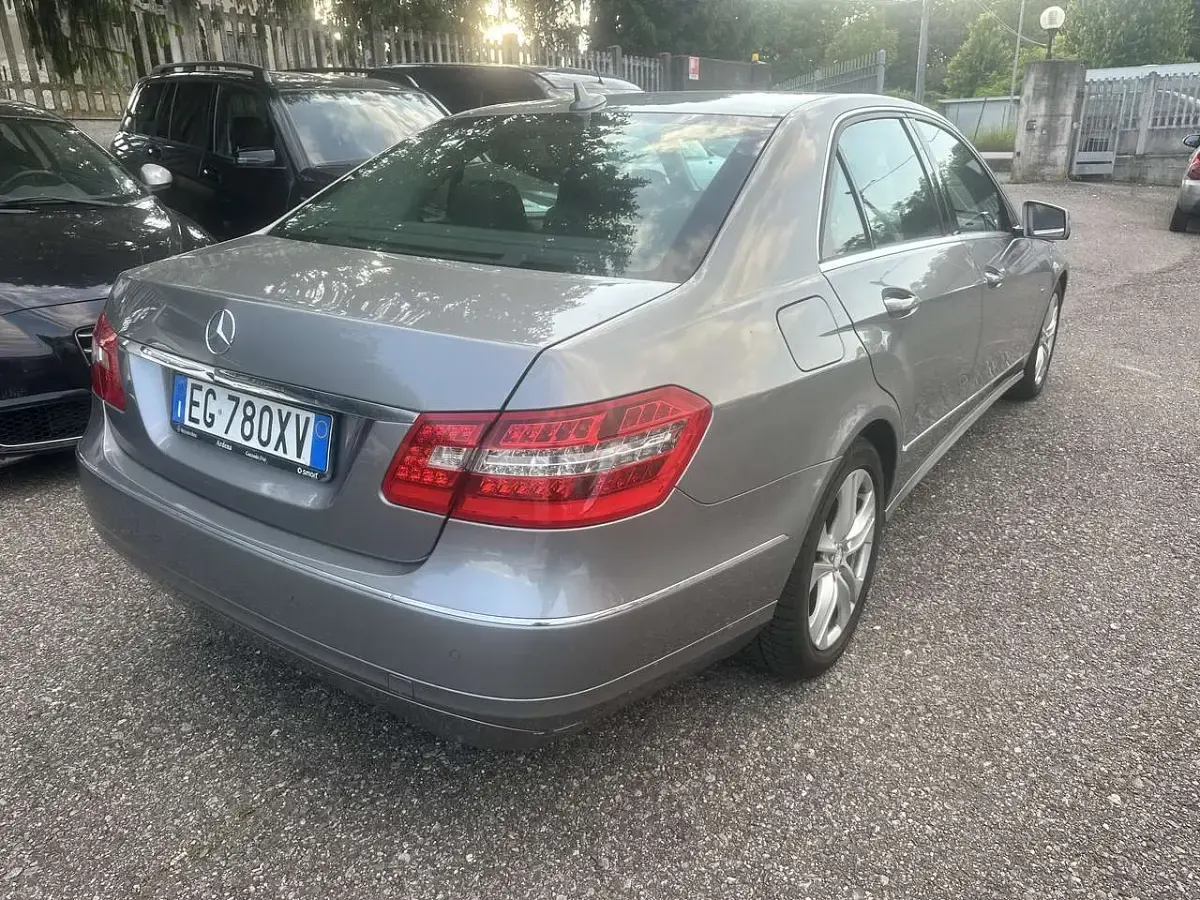 Usata Mercedes E250 Avantgarde 204 CV (150 kW) 2011 Grigio Berlina