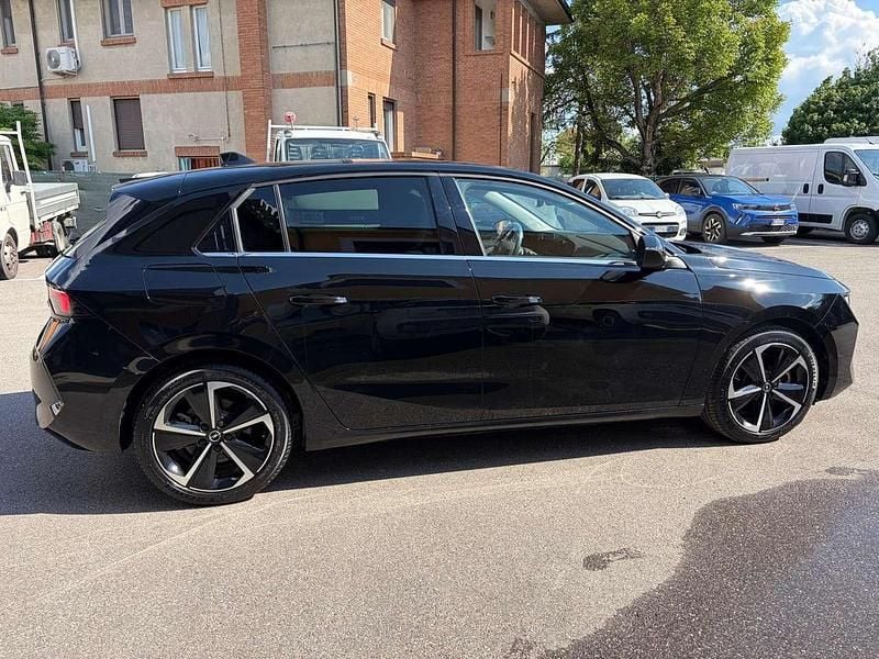 Usata Opel Astra Business Elegance 150 CV (110 kW) 2022 Karbon black Utilitaria