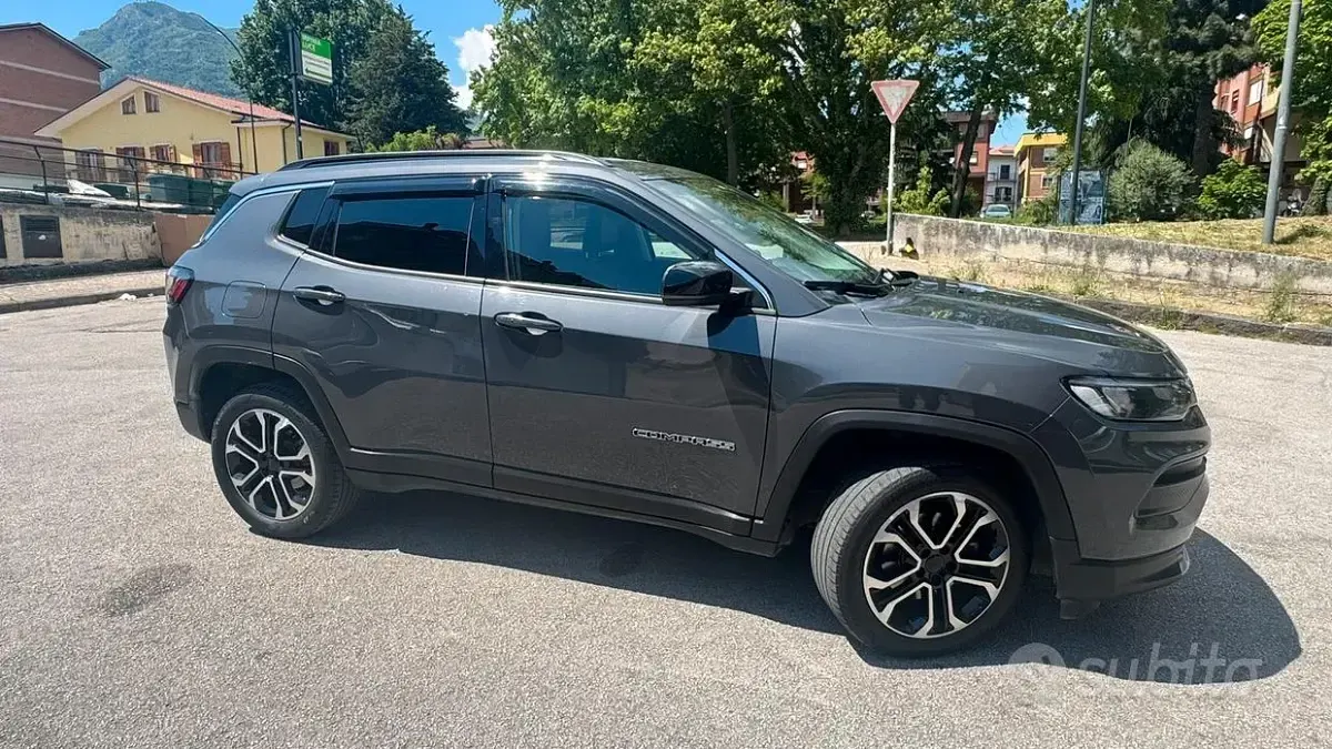 Usata Jeep Compass 131 CV (96 kW) 2024 Grigio SUV