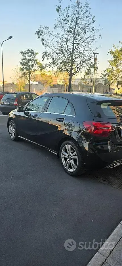 Usata Mercedes A180 109 CV (80 kW) 2016 Nero Utilitaria