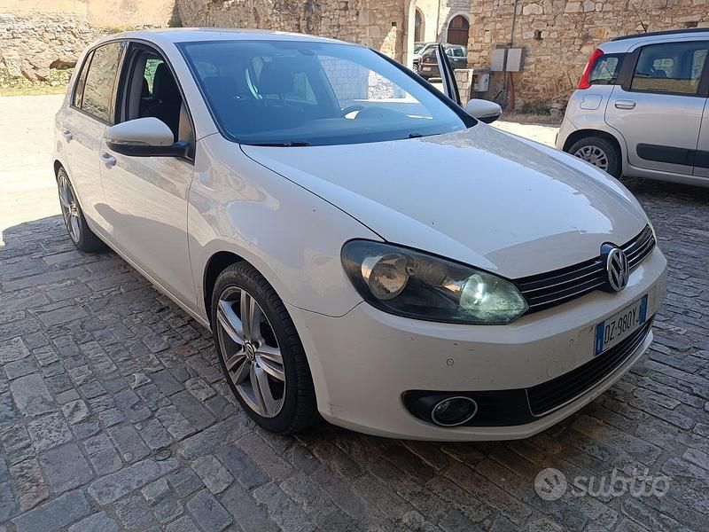 Usata VW Golf VI 140 CV (102 kW) 2010 Bianco Utilitaria