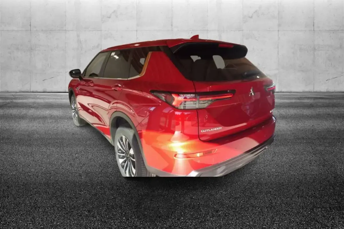 Nuova Mitsubishi Outlander P-HEV 224 CV (164 kW) 2026 Rosso Station wagon