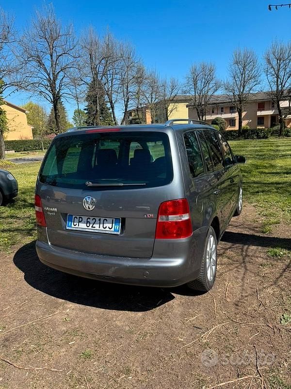 Usata VW Touran 2004 Grigio Monovolume