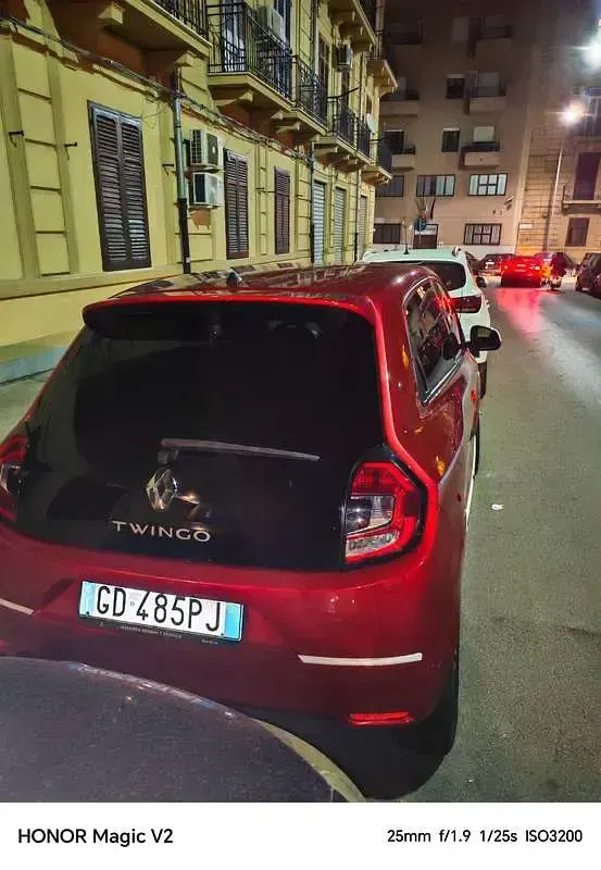 Usata Renault Twingo Zen 30 kW (42 CV) 2021 Rosso Utilitaria