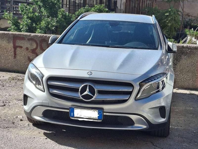Usata Mercedes GLA200 136 CV (100 kW) 2015 Argento SUV