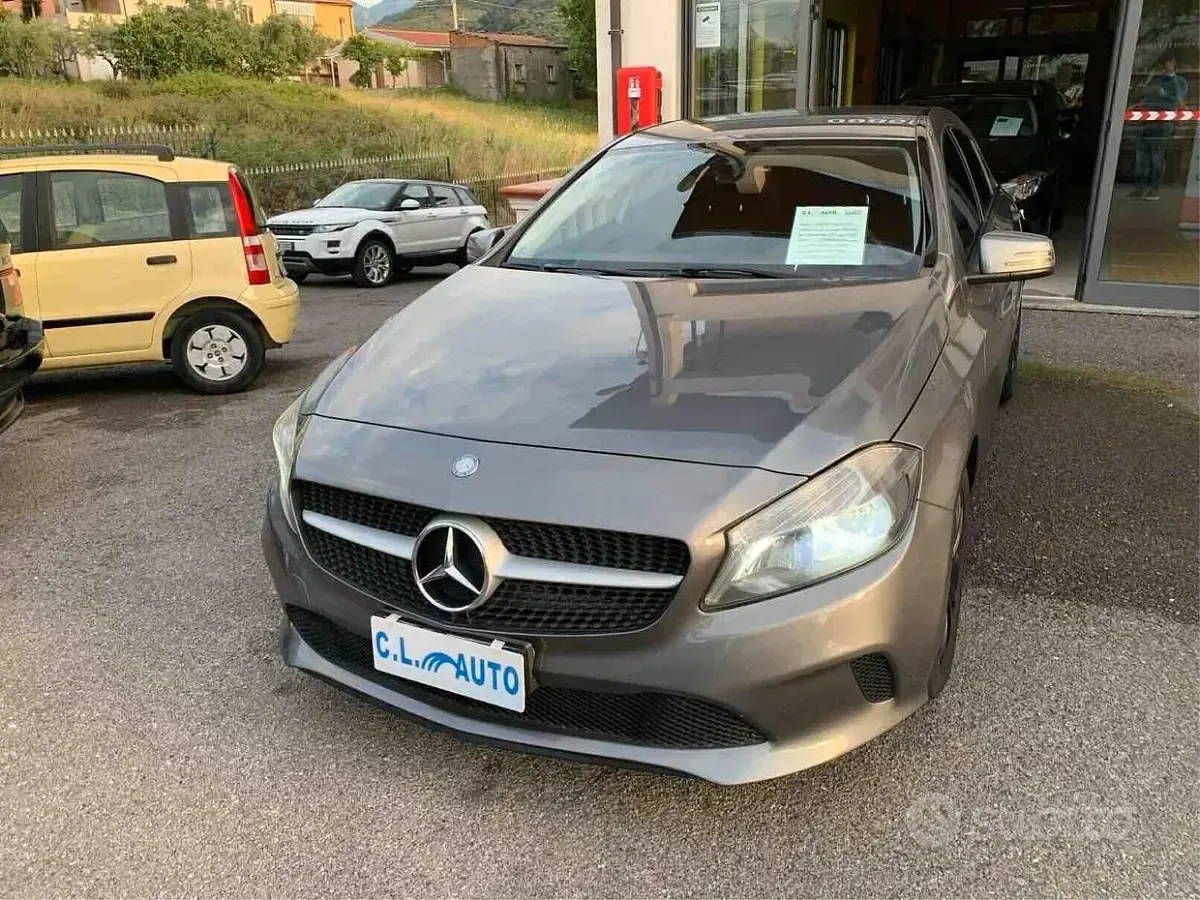 Usata Mercedes A180 109 CV (80 kW) 2015 Grigio Berlina