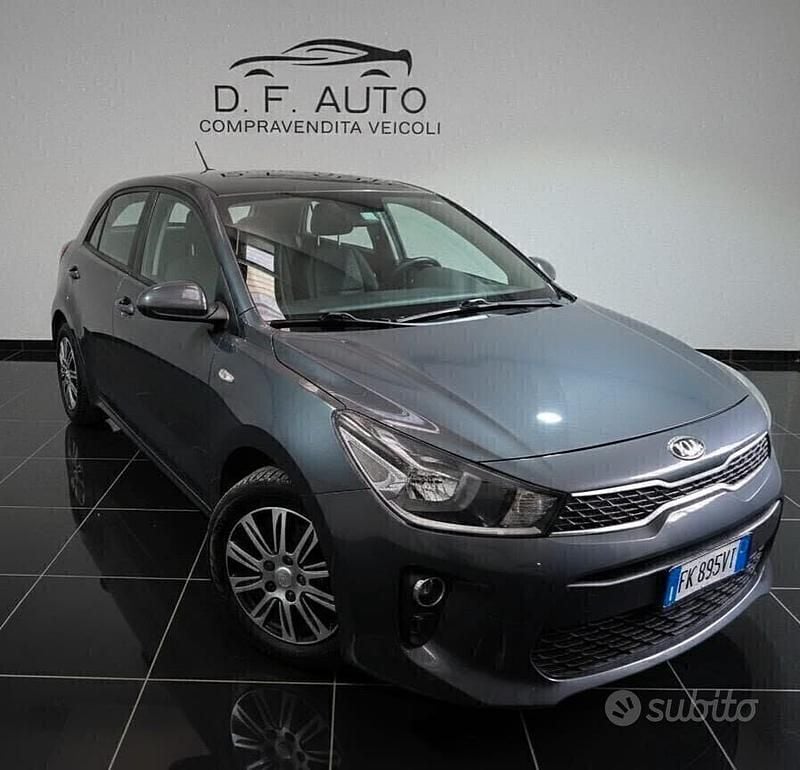 Usata Kia Rio 84 CV (61 kW) 2017 Grigio Berlina