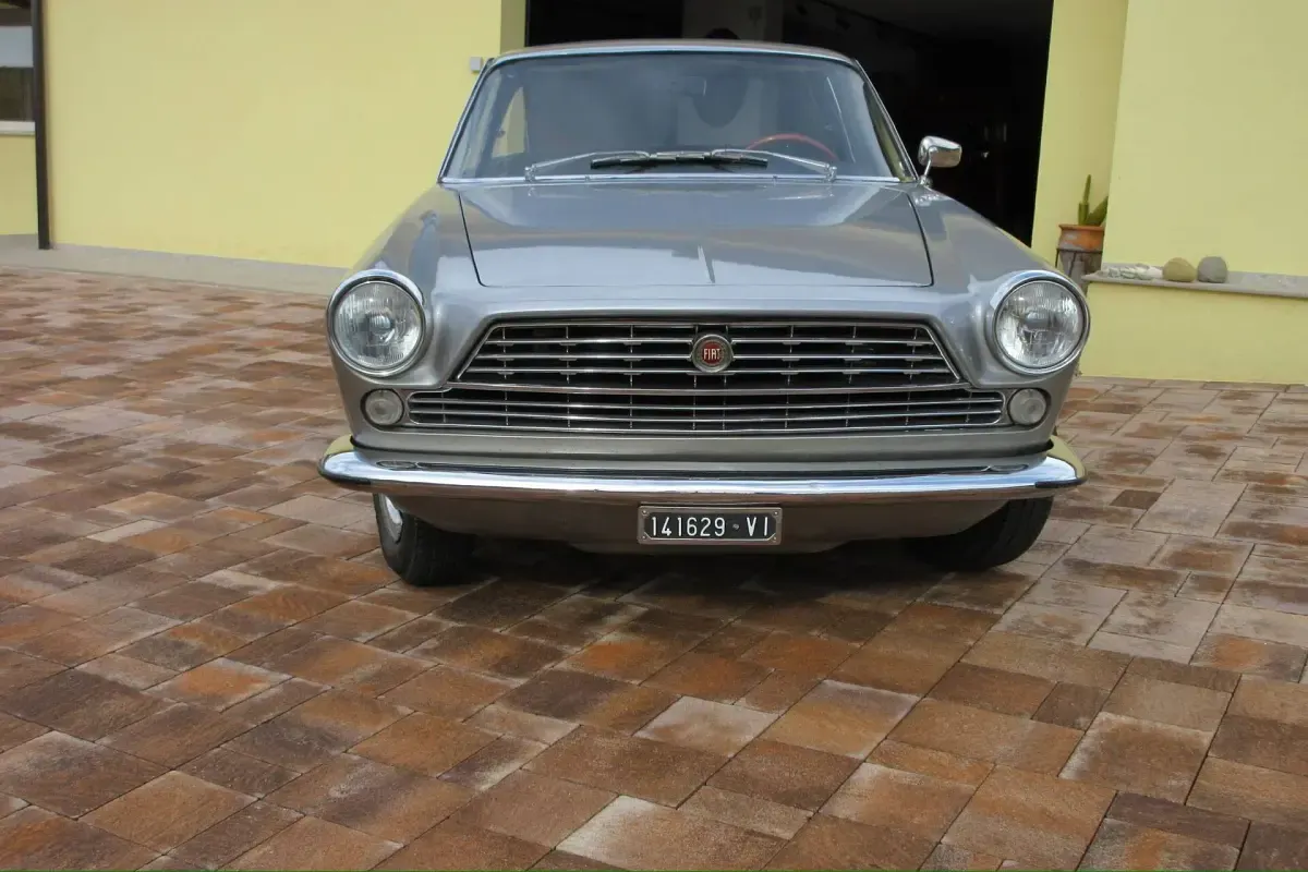 Usata Fiat 2300 S 136 CV (100 kW) 1967 Grigio Coupé