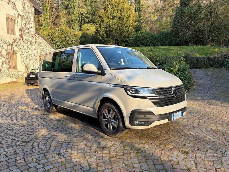 Usata VW Caravelle 150 CV (110 kW) 2023 Grigio Monovolume