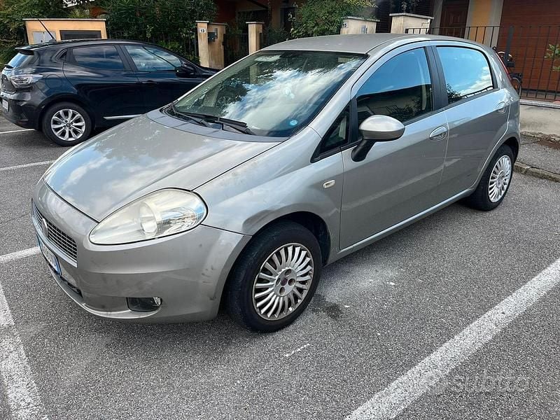 Usata Fiat Grande Punto 77 CV (56 kW) 2017 Grigio Utilitaria