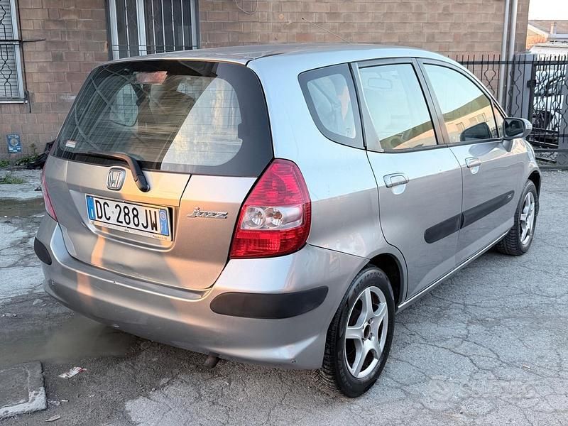 Usata Honda Jazz 83 CV (61 kW) 2006 Grigio Utilitaria