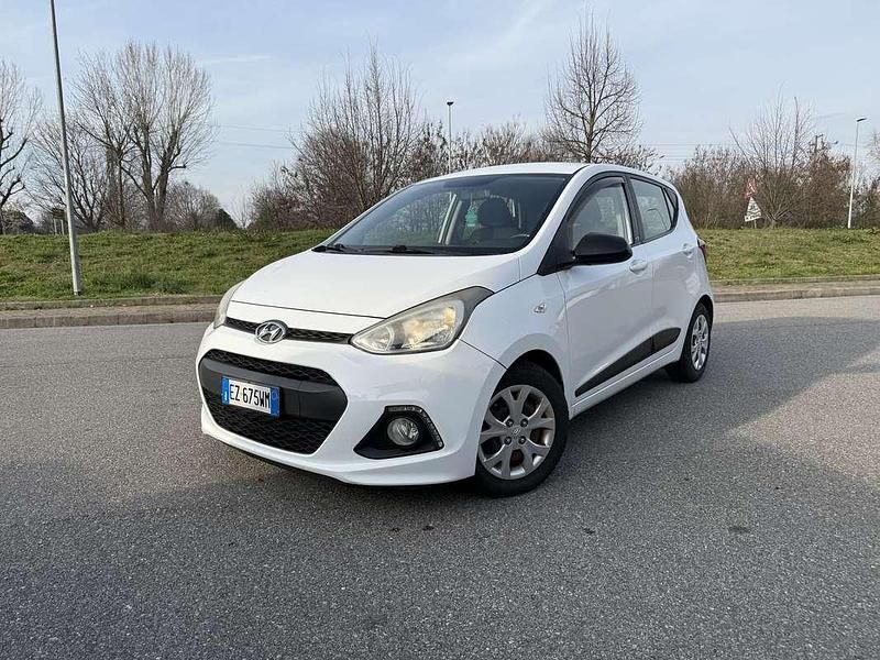 Usata Hyundai i10 Edition 65 CV (47 kW) 2015 Bianco Utilitaria