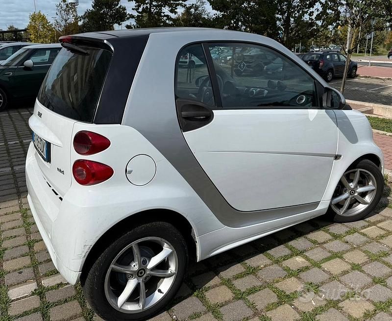 Bianco Usata 2011 Smart ForTwo Coupé Coupé | 5500 € (Buon prezzo) - Immagine 1/4