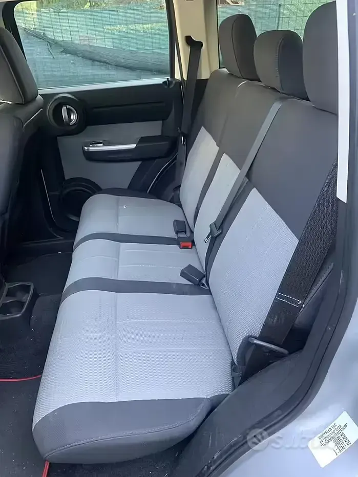 Usata Dodge Nitro 170 CV (125 kW) 2003 Grigio SUV