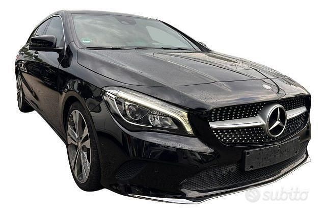 Usata Mercedes CLA200 Premium 156 CV (114 kW) 2017 Nero Station wagon