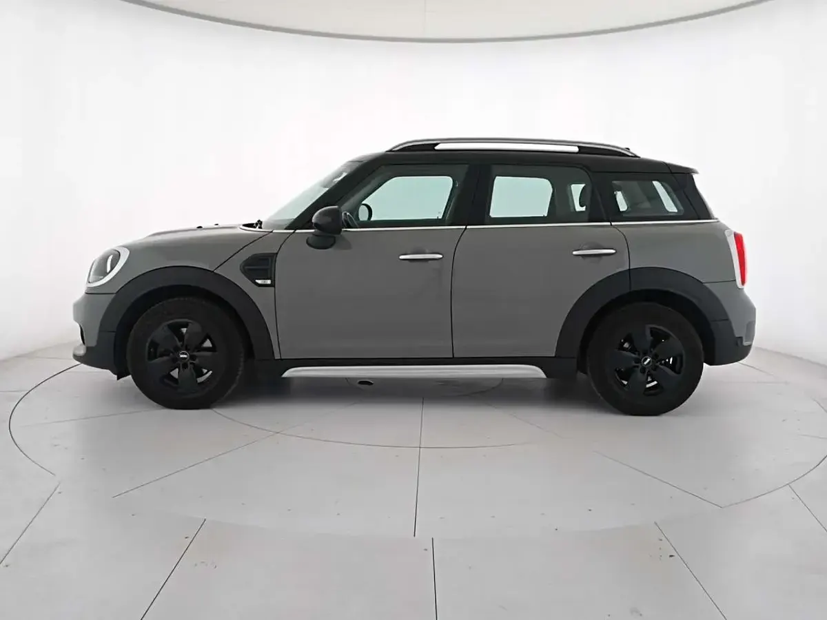 Usata Mini Cooper D Countryman Business 150 CV (110 kW) 2017 Moonwalk grey SUV