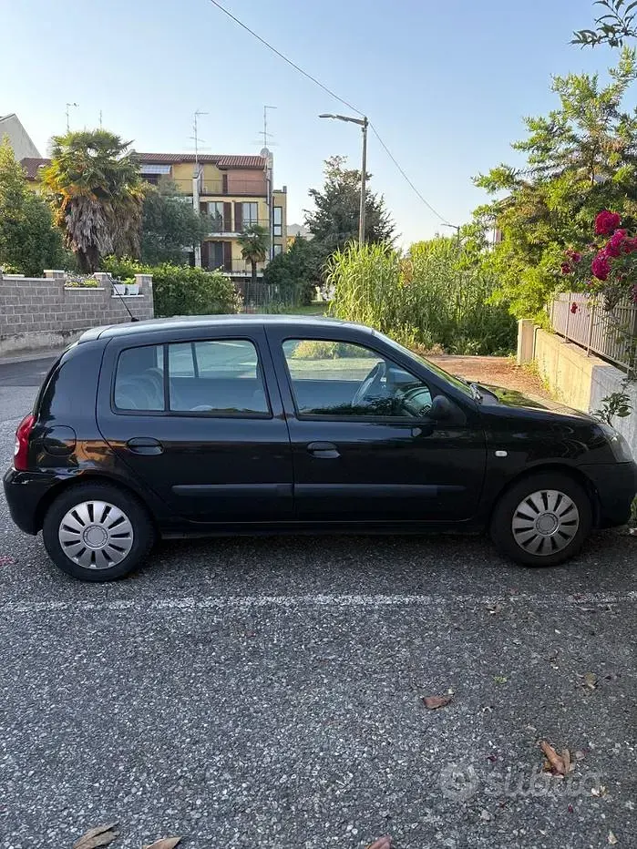 Usata Renault Clio 58 CV (42 kW) 2006 Nero Utilitaria