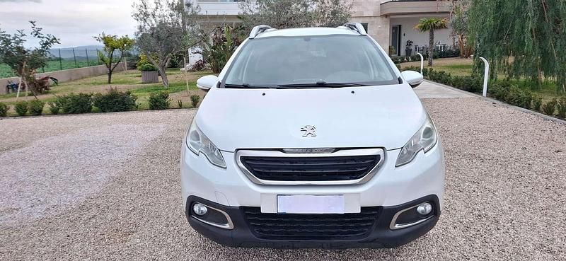 Usata Peugeot 2008 Allure 92 CV (67 kW) 2015 Bianco SUV