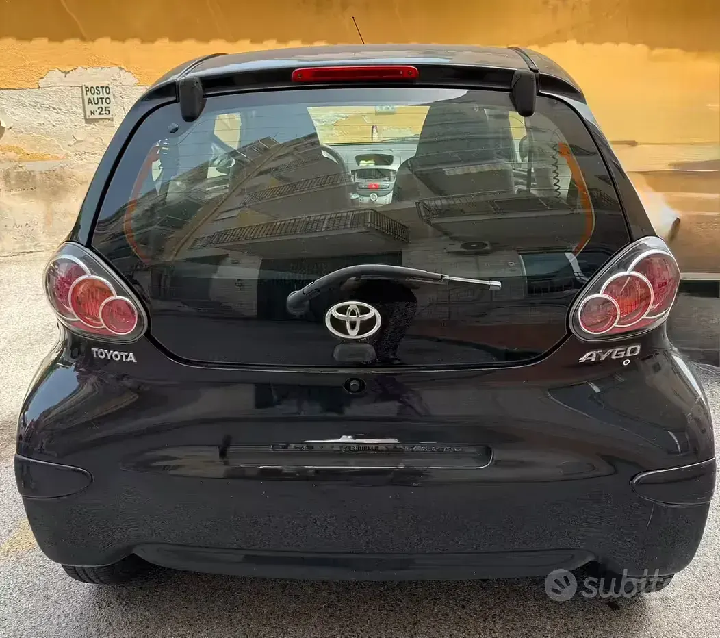 Usata Toyota Aygo 68 CV (50 kW) 2009 Nero Utilitaria