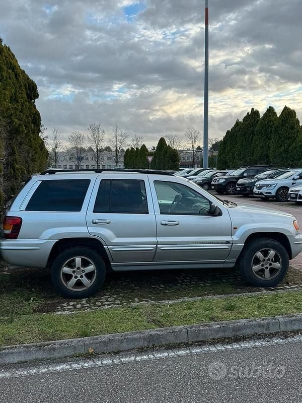 Usata Jeep Grand Cherokee Overland 163 CV (119 kW) 2003 Grigio SUV