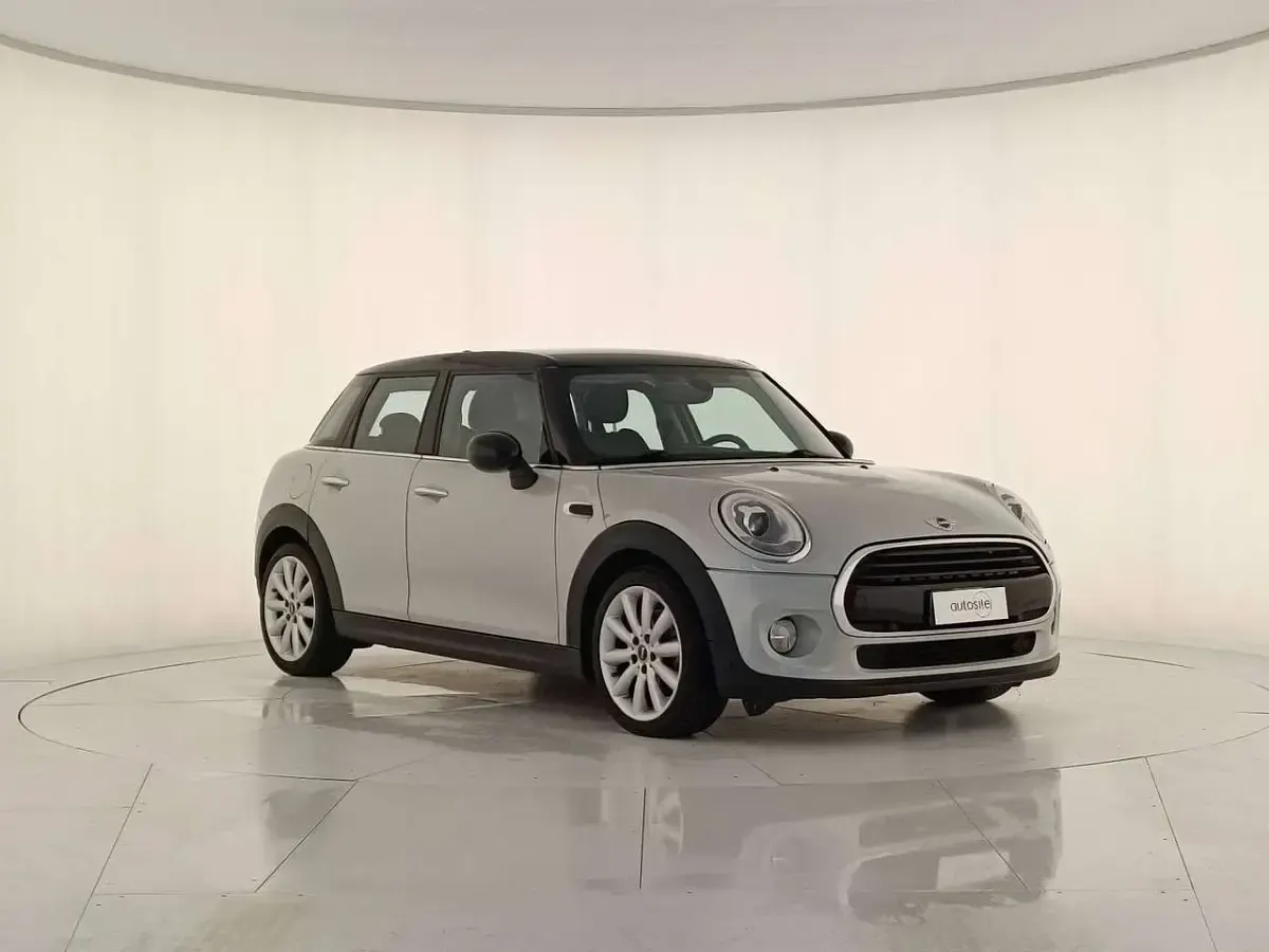 Usata Mini Cooper 75 CV (55 kW) 2017 Grigio chiaro Utilitaria
