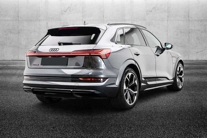 Usata Audi e-tron Business 225 kW (307 CV) 2022 Grigio SUV