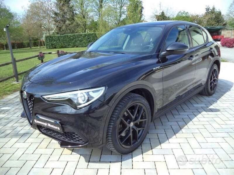 Nero metallizato Usata 2020 Alfa Romeo Stelvio Executive SUV | 32.300 € (Buon prezzo) - Immagine 1/4
