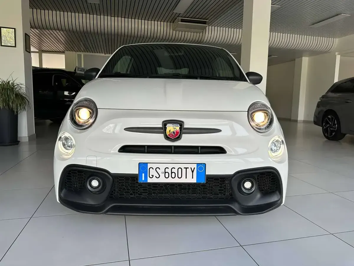 Usata Abarth 695 179 CV (131 kW) 2024 Bianco gara Utilitaria